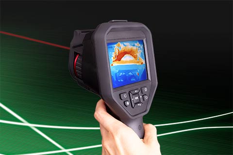 Die tragbare Wärmebildkamera PYROVIEW M380L portable misst Temperaturen bis 550 °C.